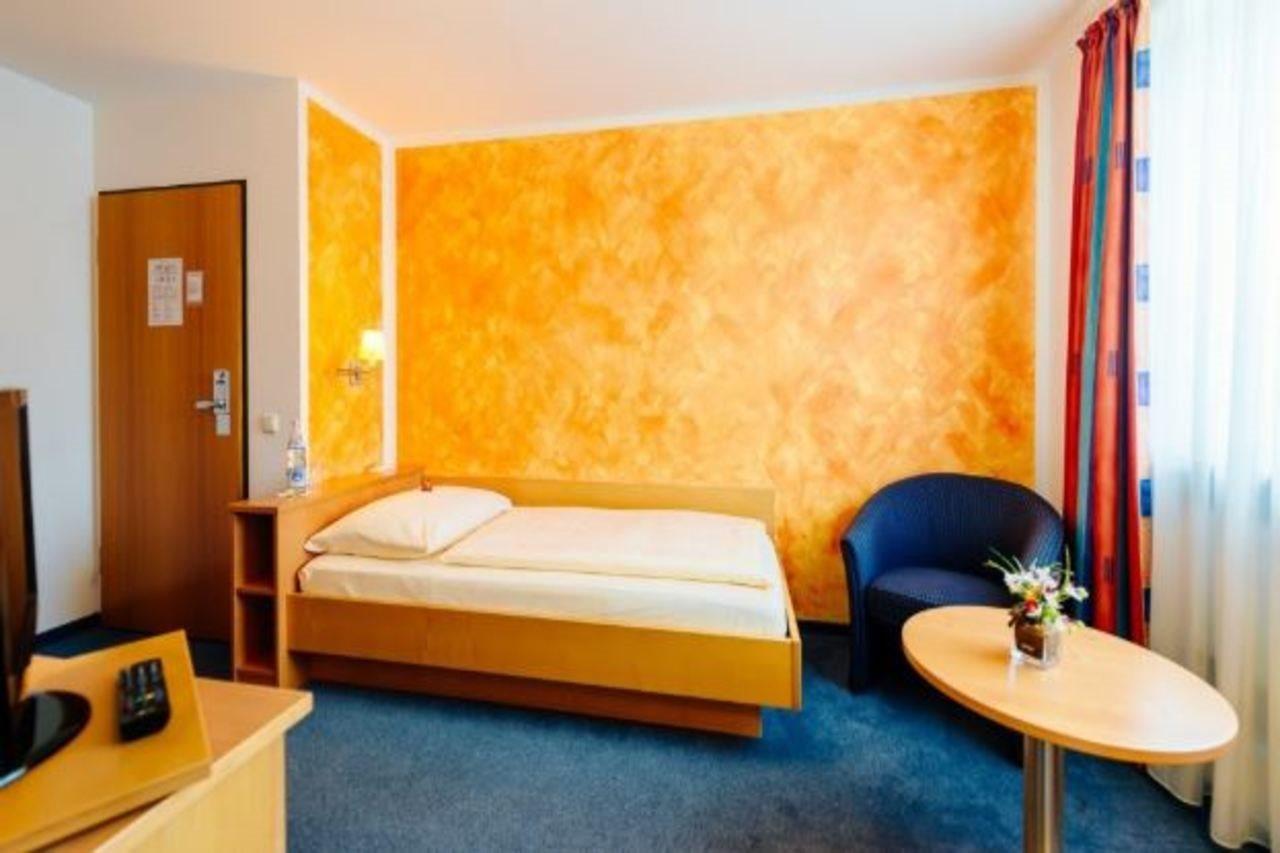 Hotel Graf Lehndorff Zur Messe Munich Exterior photo